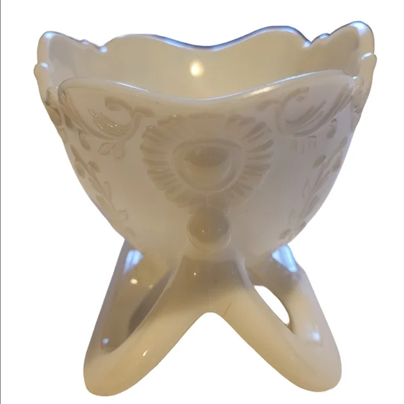 Westmoreland Milk Glass Sleigh Candy/Nut Dish - Picture 2 of 10